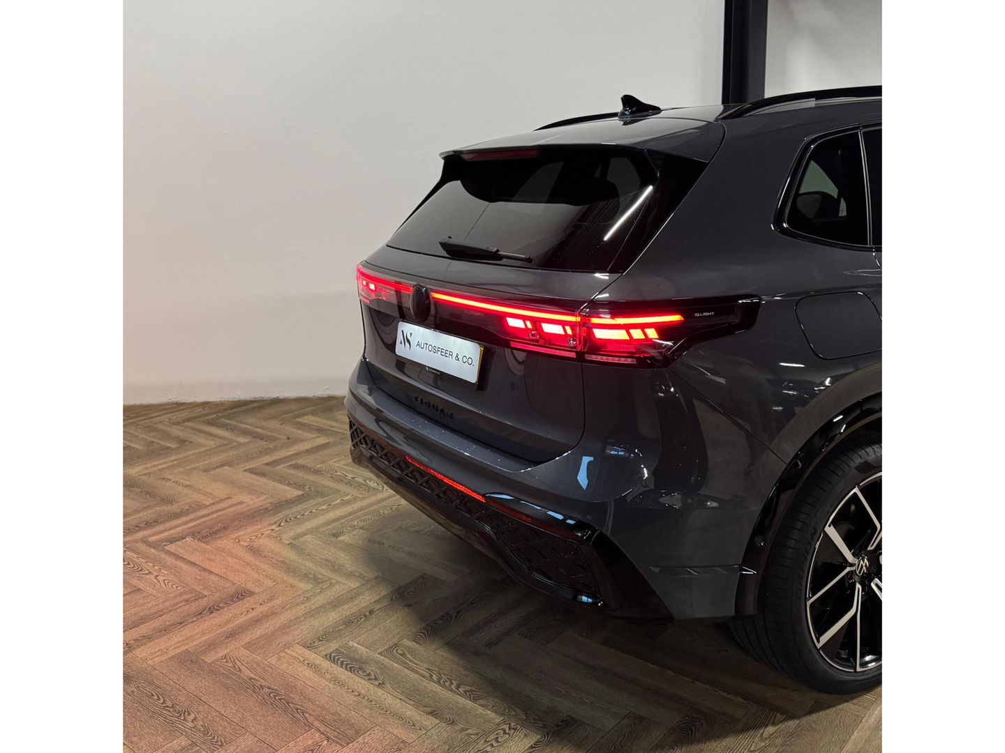 Volkswagen Tiguan 1.5 eTSI R-Line Edition PANO KEYLESS CAM