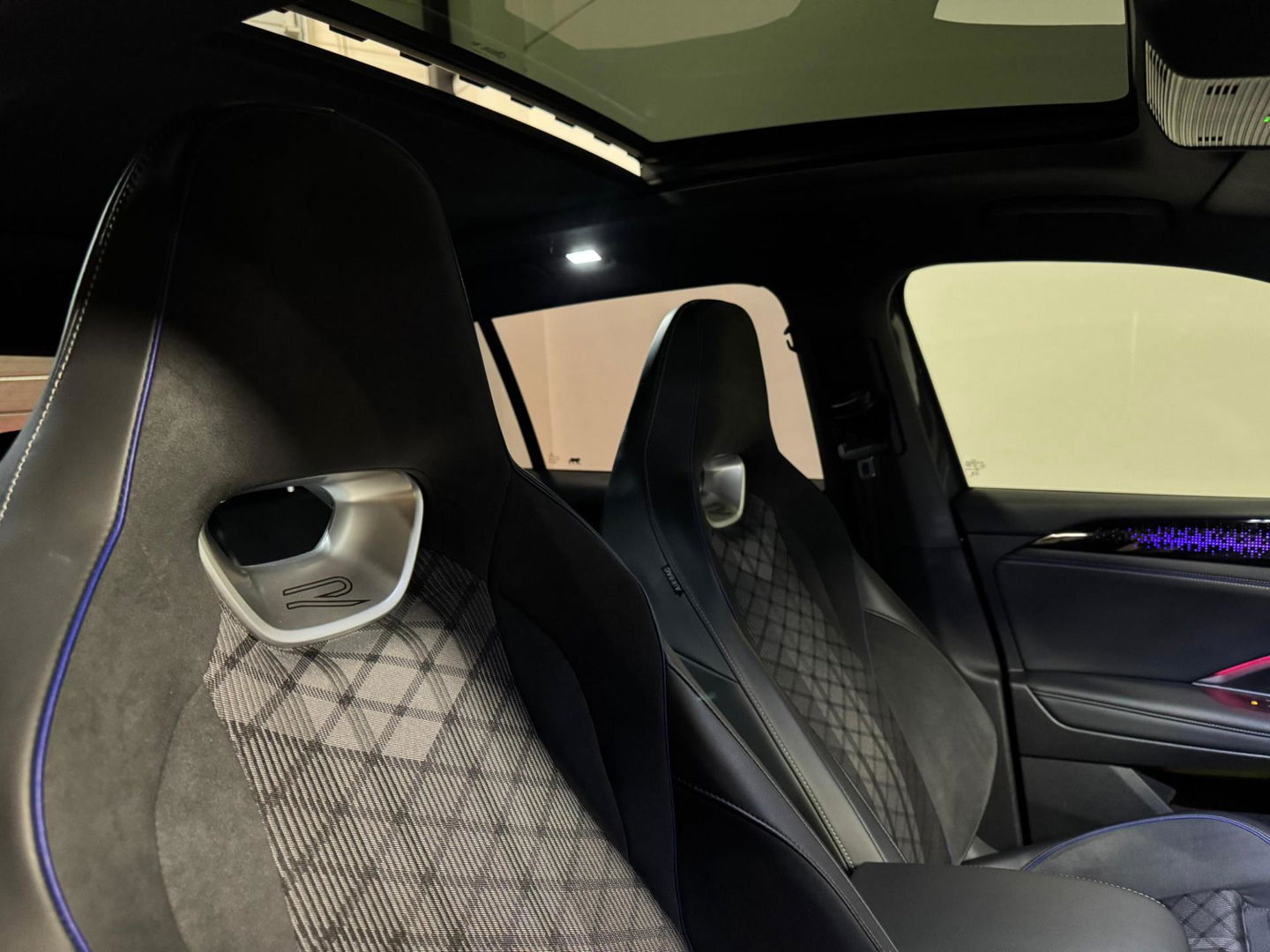 Volkswagen Tiguan 1.5 eTSI R-Line Edition PANO KEYLESS CAM