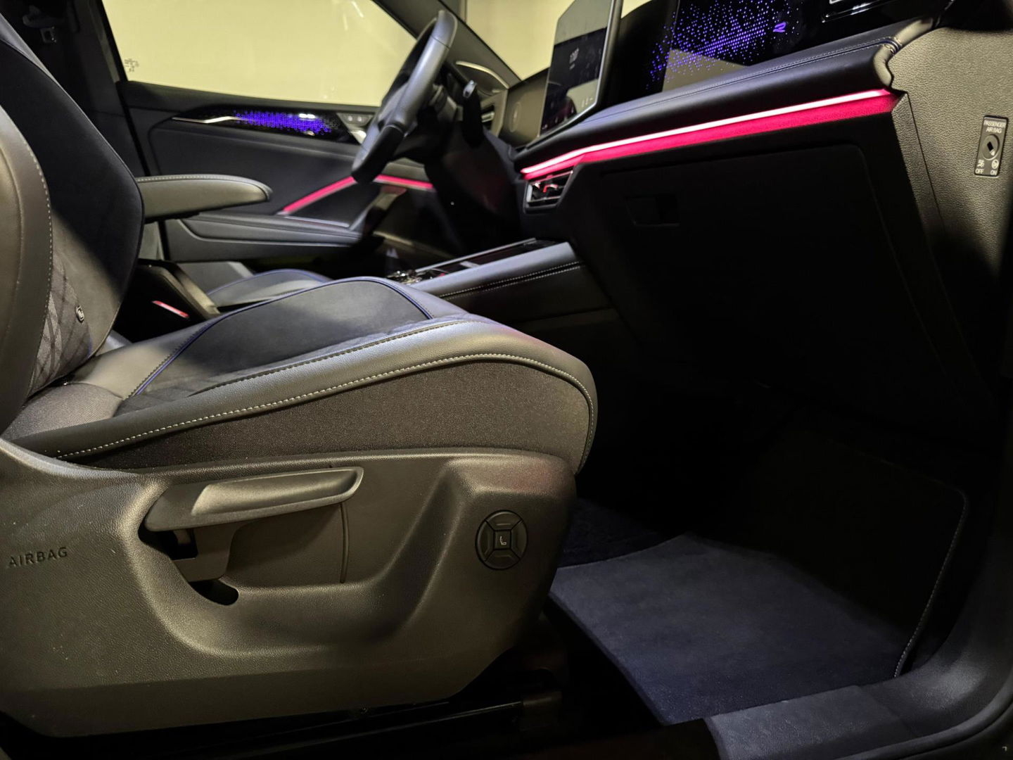 Volkswagen Tiguan 1.5 eTSI R-Line Edition PANO KEYLESS CAM