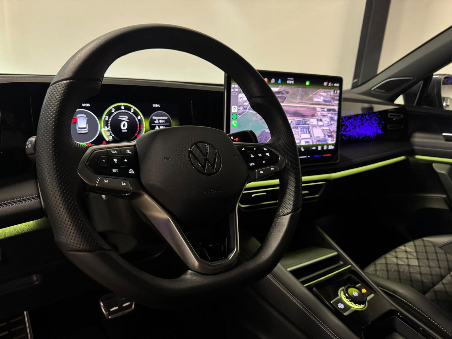 Volkswagen Tiguan 1.5 eTSI R-Line Edition PANO KEYLESS CAM