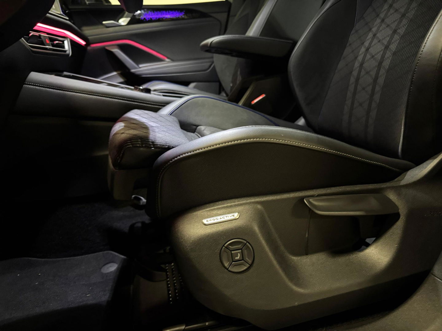 Volkswagen Tiguan 1.5 eTSI R-Line Edition PANO KEYLESS CAM