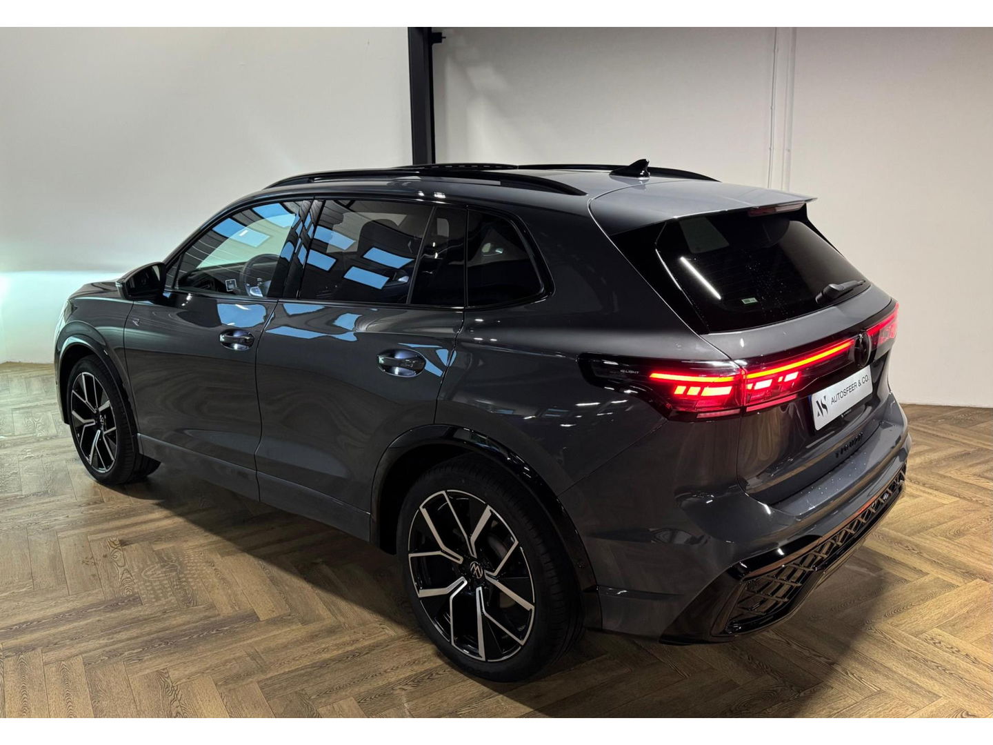 Volkswagen Tiguan 1.5 eTSI R-Line Edition PANO KEYLESS CAM