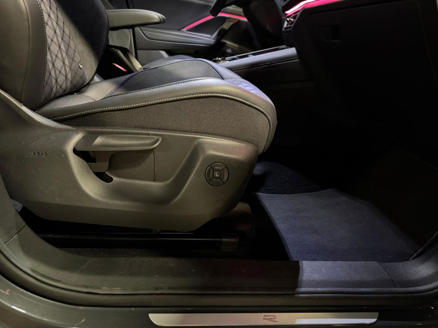 Volkswagen Tiguan 1.5 eTSI R-Line Edition PANO KEYLESS CAM