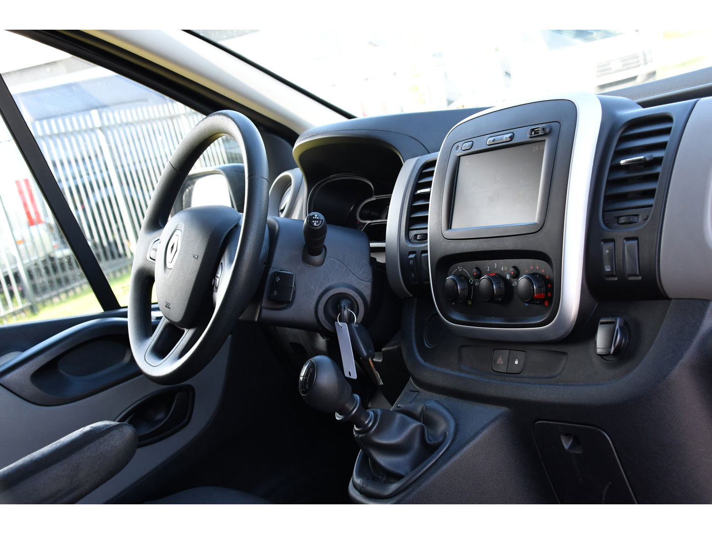 Renault Trafic 1.6 dCi T29 L2H1 Comfort Cruise, Sensoren, Multimedia, 120pk, NAVI, Trekhaak, Uniek!