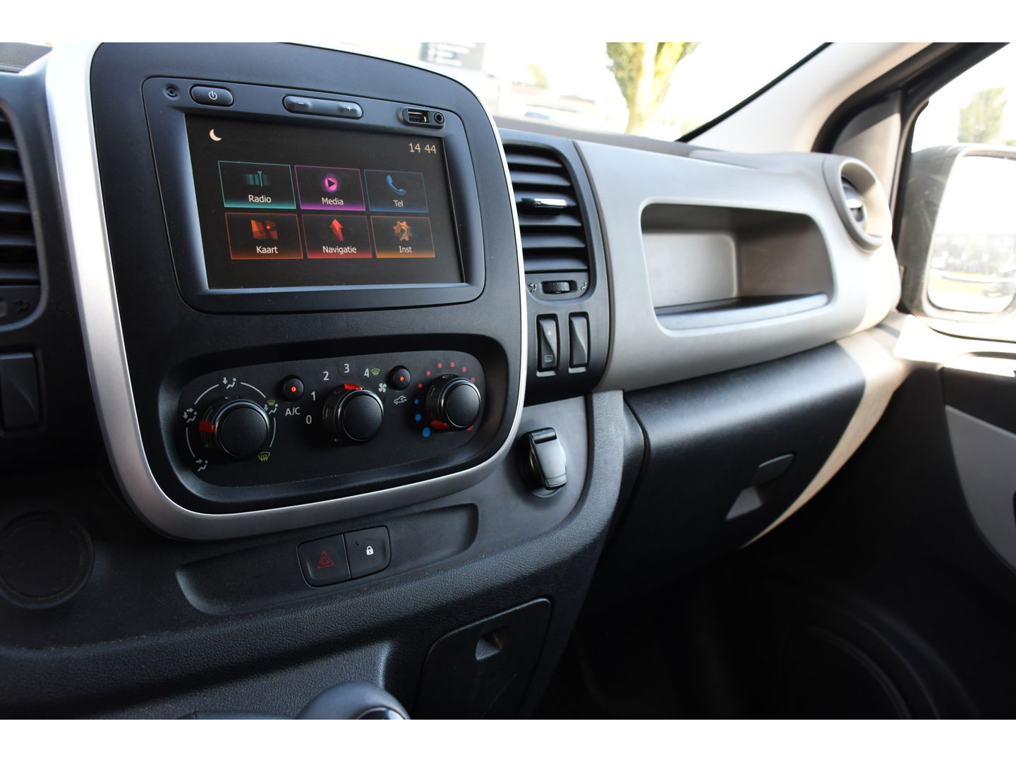 Renault Trafic 1.6 dCi T29 L2H1 Comfort Cruise, Sensoren, Multimedia, 120pk, NAVI, Trekhaak, Uniek!