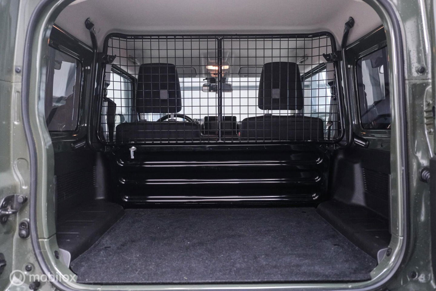 Suzuki Jimny 1.5 All Grip 4x4 | CarPlay | Camera | Stoelverwarming | BF Goodrich | Frontrunner | NL auto NAP | Groen | Lane Assist |