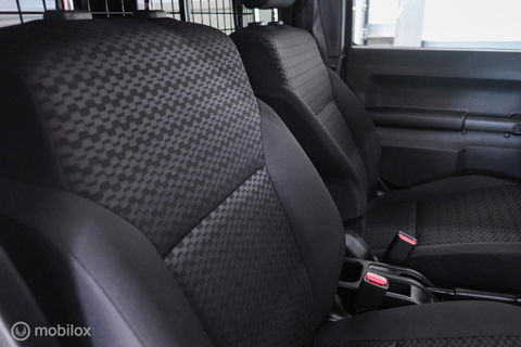 Suzuki Jimny 1.5 All Grip 4x4 | CarPlay | Camera | Stoelverwarming | BF Goodrich | Frontrunner | NL auto NAP | Groen | Lane Assist |
