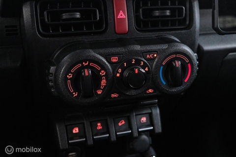 Suzuki Jimny 1.5 All Grip 4x4 | CarPlay | Camera | Stoelverwarming | BF Goodrich | Frontrunner | NL auto NAP | Groen | Lane Assist |