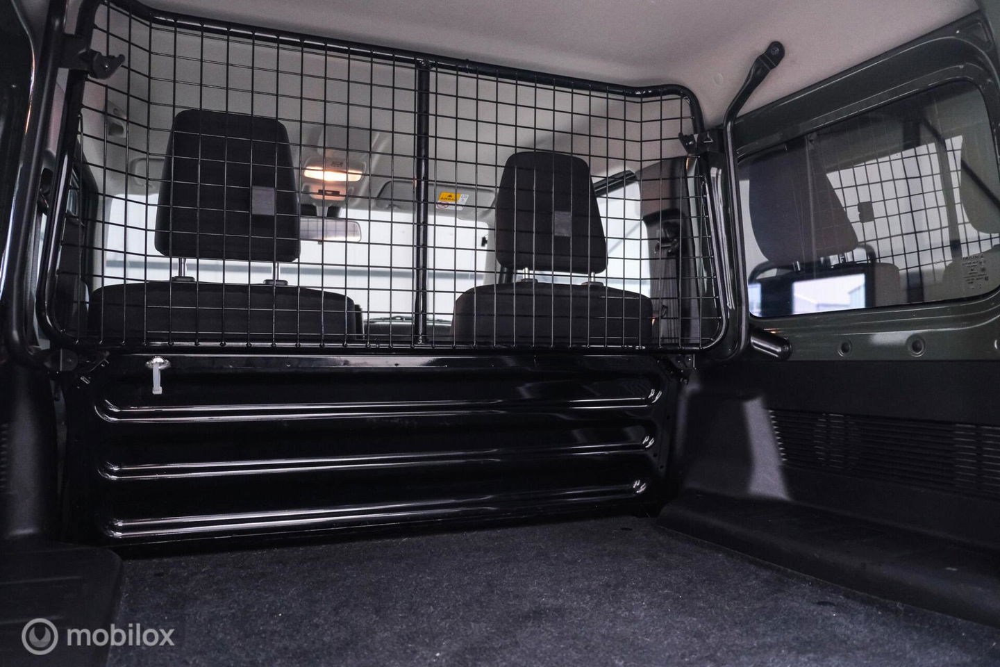 Suzuki Jimny 1.5 All Grip 4x4 | CarPlay | Camera | Stoelverwarming | BF Goodrich | Frontrunner | NL auto NAP | Groen | Lane Assist |
