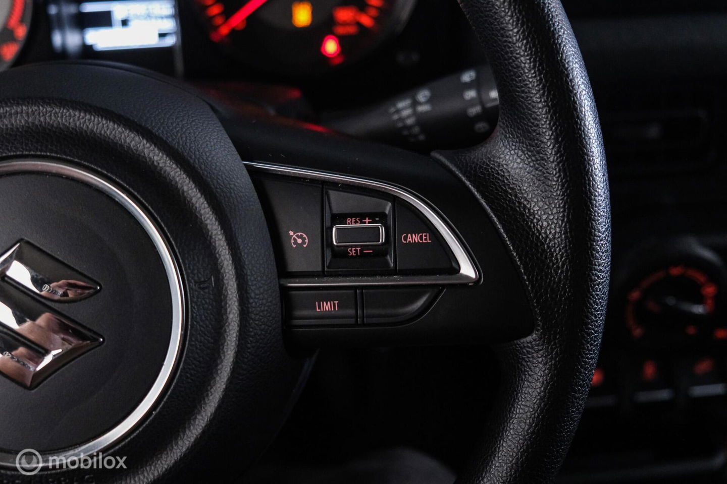 Suzuki Jimny 1.5 All Grip 4x4 | CarPlay | Camera | Stoelverwarming | BF Goodrich | Frontrunner | NL auto NAP | Groen | Lane Assist |