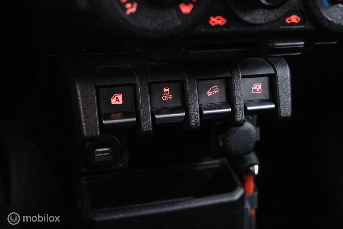 Suzuki Jimny 1.5 All Grip 4x4 | CarPlay | Camera | Stoelverwarming | BF Goodrich | Frontrunner | NL auto NAP | Groen | Lane Assist |