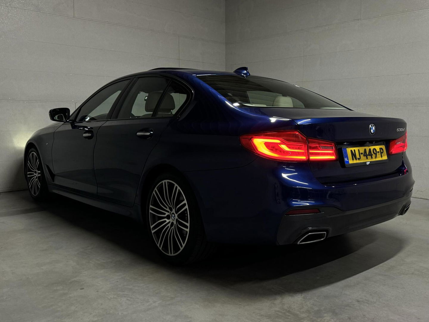 BMW 5 Serie 530d M-Sport Individual Pano HUD 360° Sfeer NAP