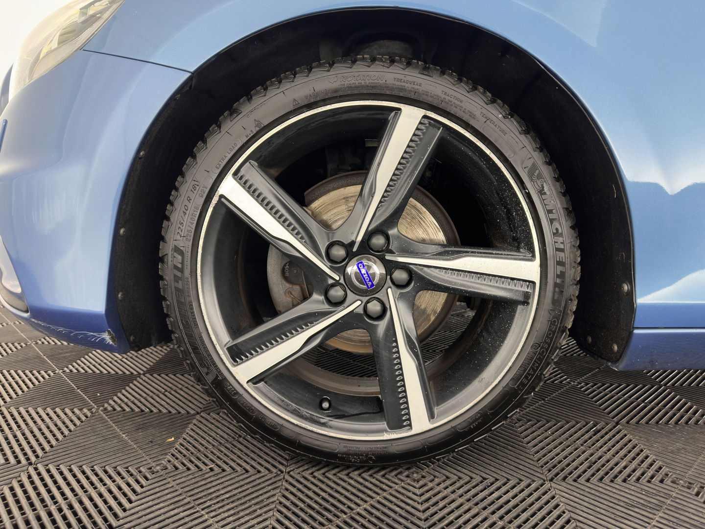 Volvo V40 2.0 D2 R-Design-Sportpack Business *LEATHER-ALCANTARA | XENON | NAVI-FULLMAP | HEATED-SPORTSEATS | ECC | PRIVACY-GLASS | PDC | CRUISE | 18''ALU*