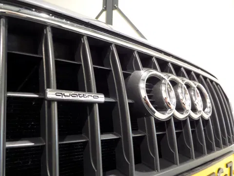Audi Q3 2.0 TFSI Quattro Pro Line "Origineel NL!" Trekhaak Navigatie Bluetooth, van 2e eigenaar & volledig Dealer Onderhouden!