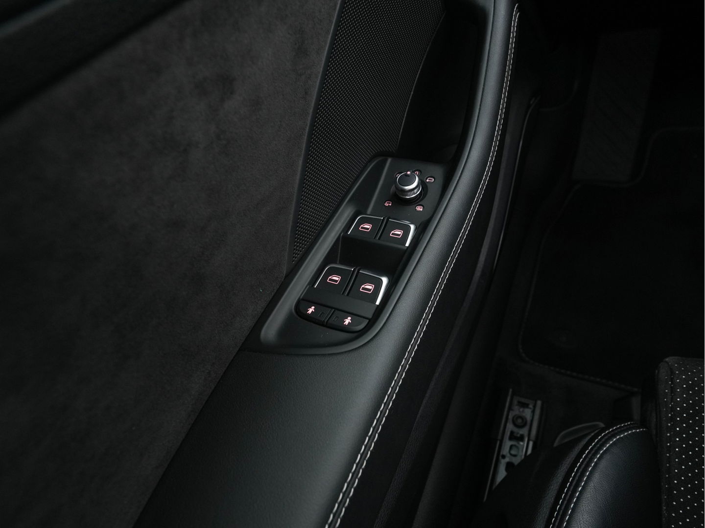 Audi A3 Sportback 1.4 e-tron PHEV Ambition Pro Line plus Aut. *PANO | LEATHER-ALCANTARA | BANG&OLUFSEN-AUDIO | FULL-LED | KEYLESS | NAVI-FULLMAP | SPORT-SEATS | ECC | PRIVACY-GLASS | PDC | SHIFT-PADDLES | CRUISE | 18''ALU*