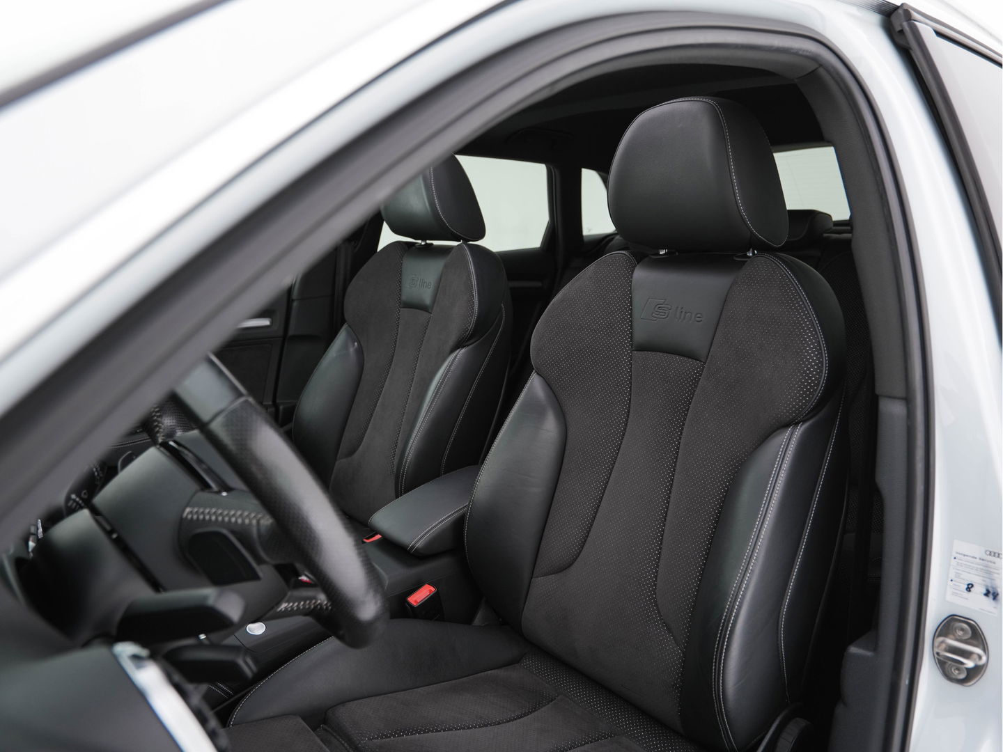 Audi A3 Sportback 1.4 e-tron PHEV Ambition Pro Line plus Aut. *PANO | LEATHER-ALCANTARA | BANG&OLUFSEN-AUDIO | FULL-LED | KEYLESS | NAVI-FULLMAP | SPORT-SEATS | ECC | PRIVACY-GLASS | PDC | SHIFT-PADDLES | CRUISE | 18''ALU*
