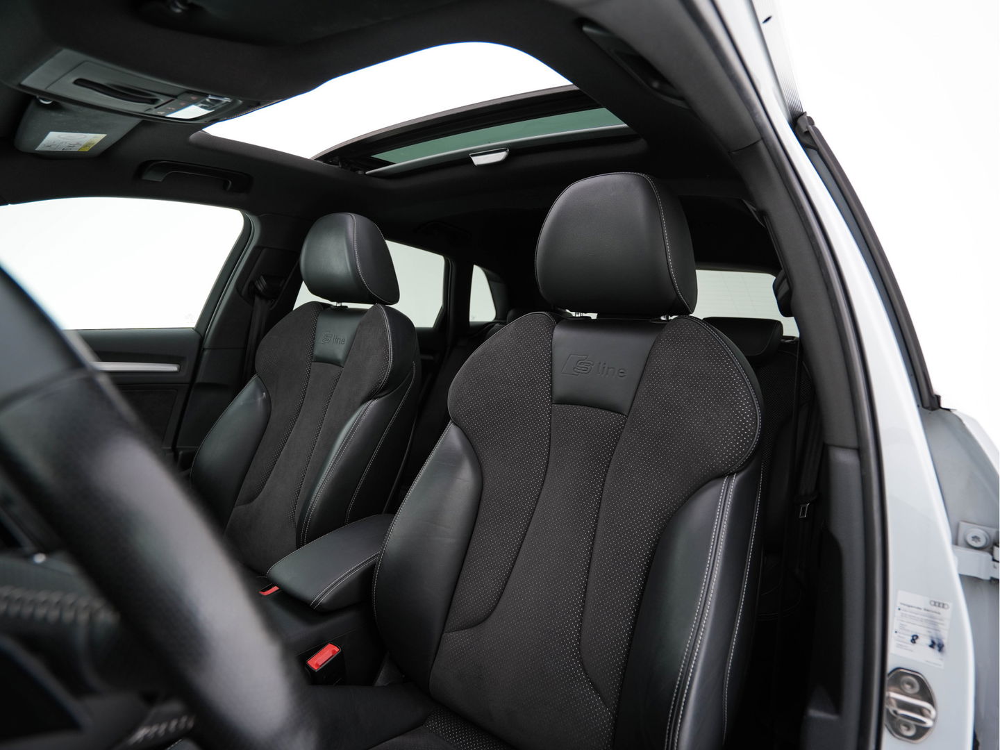 Audi A3 Sportback 1.4 e-tron PHEV Ambition Pro Line plus Aut. *PANO | LEATHER-ALCANTARA | BANG&OLUFSEN-AUDIO | FULL-LED | KEYLESS | NAVI-FULLMAP | SPORT-SEATS | ECC | PRIVACY-GLASS | PDC | SHIFT-PADDLES |  CRUISE | 18''ALU*