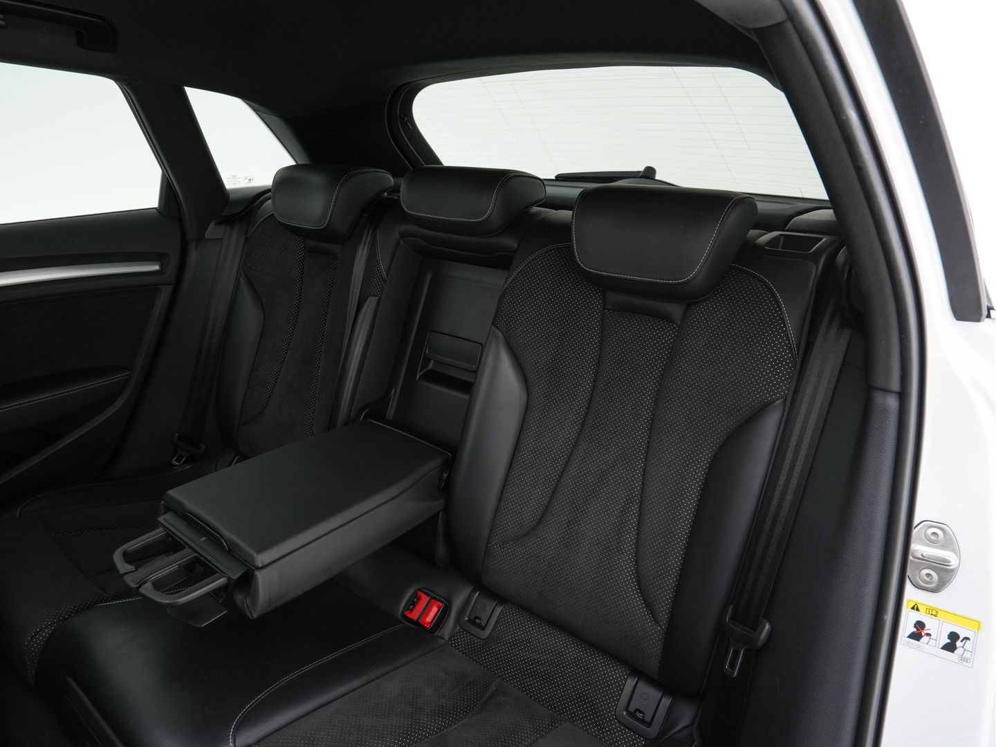 Audi A3 Sportback 1.4 e-tron PHEV Ambition Pro Line plus Aut. *PANO | LEATHER-ALCANTARA | BANG&OLUFSEN-AUDIO | FULL-LED | KEYLESS | NAVI-FULLMAP | SPORT-SEATS | ECC | PRIVACY-GLASS | PDC | SHIFT-PADDLES | CRUISE | 18''ALU*