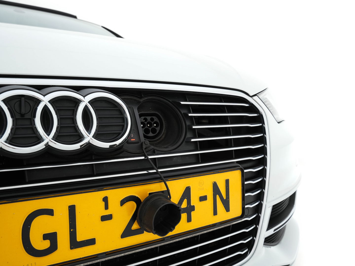 Audi A3 Sportback 1.4 e-tron PHEV Ambition Pro Line plus Aut. *PANO | LEATHER-ALCANTARA | BANG&OLUFSEN-AUDIO | FULL-LED | KEYLESS | NAVI-FULLMAP | SPORT-SEATS | ECC | PRIVACY-GLASS | PDC | SHIFT-PADDLES | CRUISE | 18''ALU*