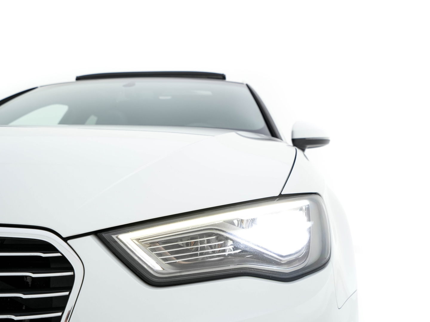 Audi A3 Sportback 1.4 e-tron PHEV Ambition Pro Line plus Aut. *PANO | LEATHER-ALCANTARA | BANG&OLUFSEN-AUDIO | FULL-LED | KEYLESS | NAVI-FULLMAP | SPORT-SEATS | ECC | PRIVACY-GLASS | PDC | SHIFT-PADDLES | CRUISE | 18''ALU*