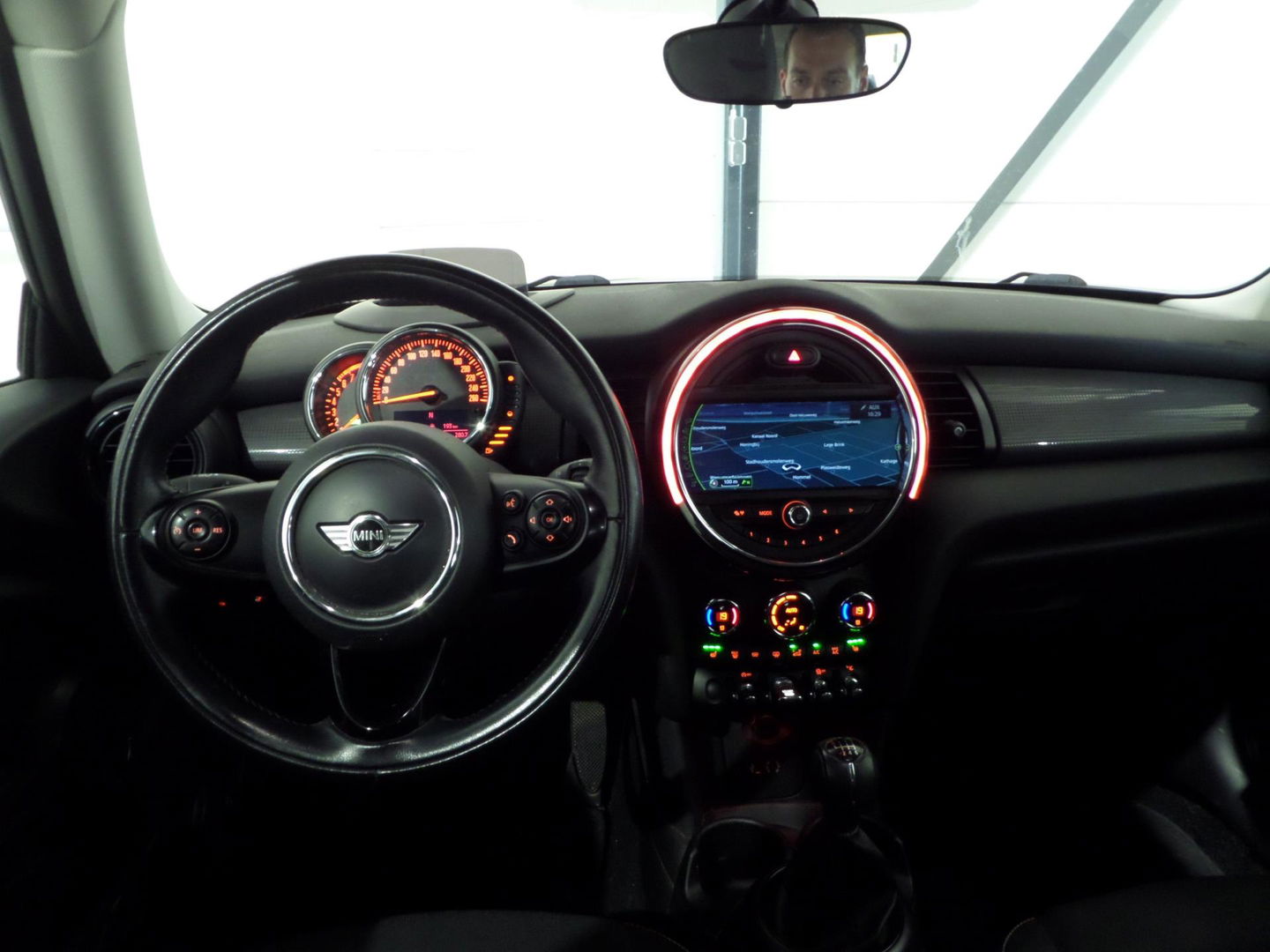 MINI Mini 1.5 Cooper Salt "Origineel NL!" Panoramadak Stoelverwarming Navigatie Bluetooth Head-up display Climatronic Cruise