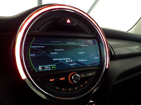 MINI Mini 1.5 Cooper Salt "Origineel NL!" Panoramadak Stoelverwarming Navigatie Bluetooth Head-up display Climatronic Cruise
