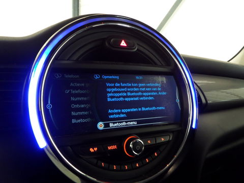 MINI Mini 1.5 Cooper Salt "Origineel NL!" Panoramadak Stoelverwarming Navigatie Bluetooth Head-up display Climatronic Cruise