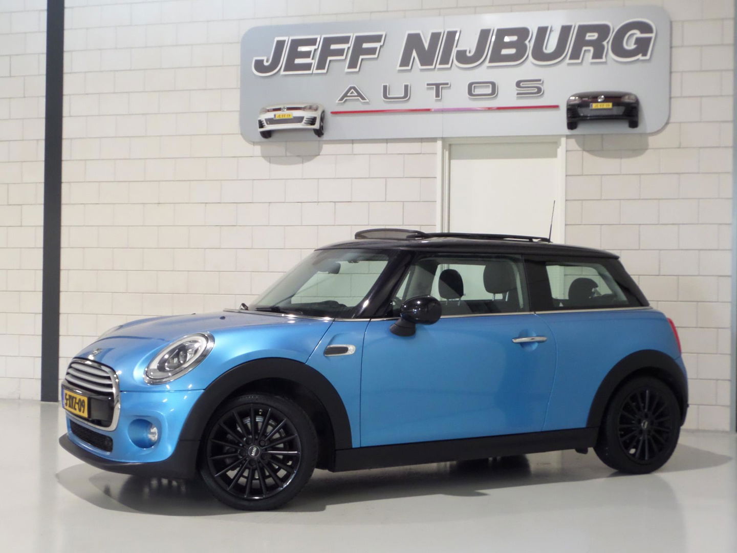MINI Mini 1.5 Cooper Salt "Origineel NL!" Panoramadak Stoelverwarming Navigatie Bluetooth Head-up display Climatronic Cruise