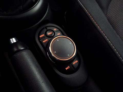 MINI Mini 1.5 Cooper Salt "Origineel NL!" Panoramadak Stoelverwarming Navigatie Bluetooth Head-up display Climatronic Cruise