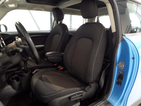 MINI Mini 1.5 Cooper Salt "Origineel NL!" Panoramadak Stoelverwarming Navigatie Bluetooth Head-up display Climatronic Cruise