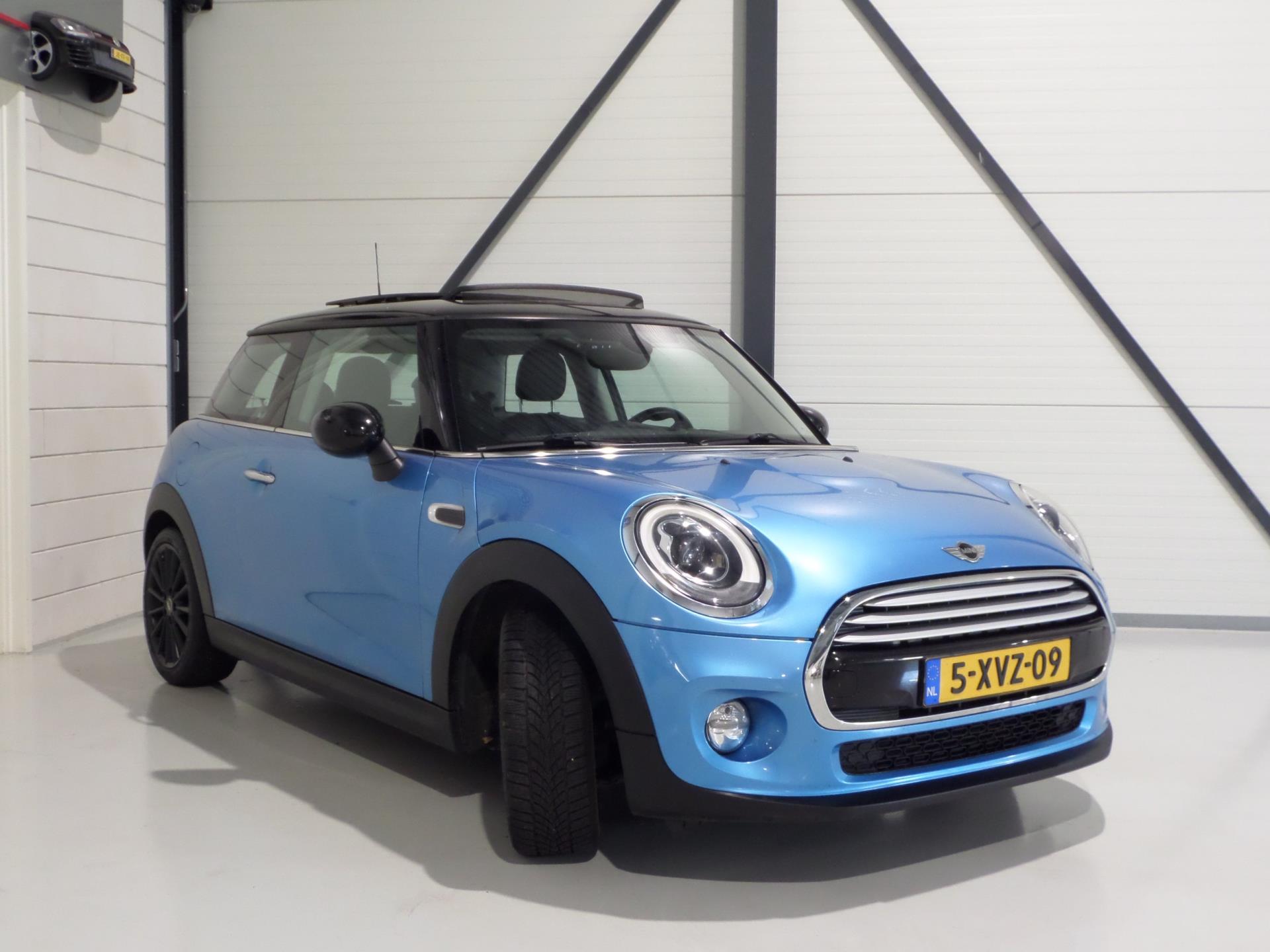 MINI Mini 1.5 Cooper Salt "Origineel NL!" Panoramadak Stoelverwarming Navigatie Bluetooth Head-up display Climatronic Cruise