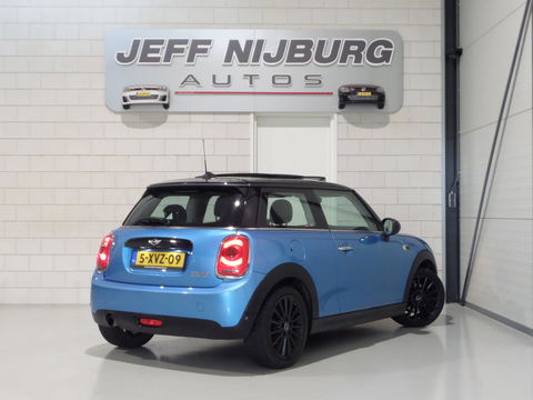 MINI Mini 1.5 Cooper Salt "Origineel NL!" Panoramadak Stoelverwarming Navigatie Bluetooth Head-up display Climatronic Cruise