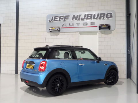 MINI Mini 1.5 Cooper Salt "Origineel NL!" Panoramadak Stoelverwarming Navigatie Bluetooth Head-up display Climatronic Cruise
