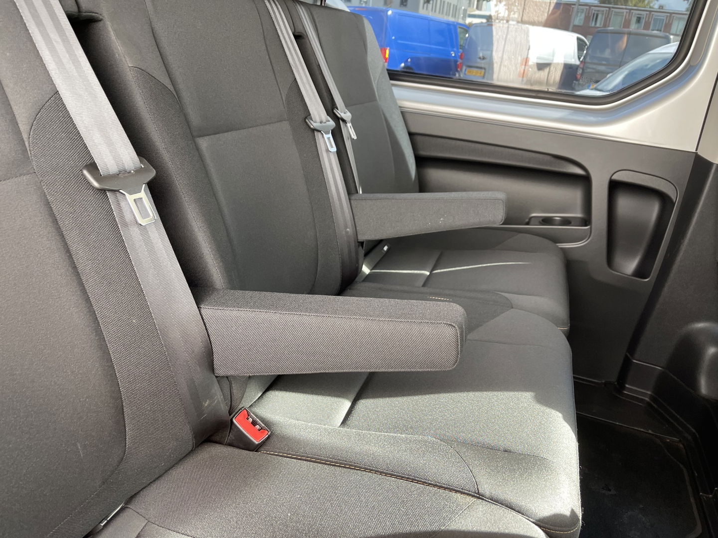 Fiat Talento 1.6 MJ 125pk EcoJet L2H1 luxe DC 5 persoons SX / vaste prijs rijklaar € 17.950 ex btw / lease vanaf € 302 / zilver metallic / euro 6 / bpm vrij / airco / cruise / navi / trekhaak !