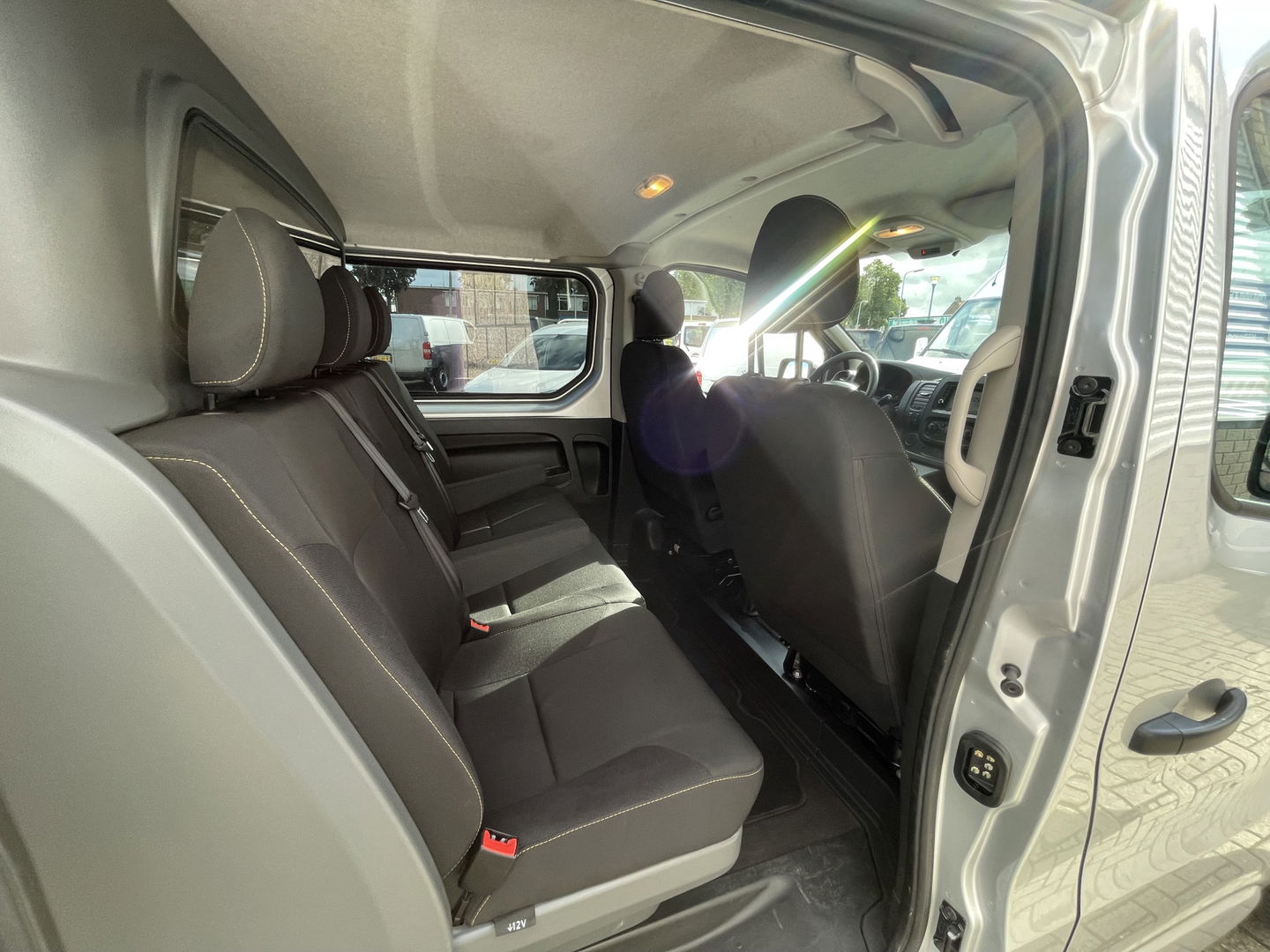 Fiat Talento 1.6 MJ 125pk EcoJet L2H1 luxe DC 5 persoons SX / vaste prijs rijklaar € 17.950 ex btw / lease vanaf € 302 / zilver metallic / euro 6 / bpm vrij / airco / cruise / navi / trekhaak !