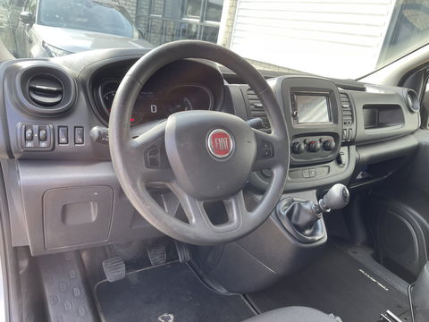 Fiat Talento 1.6 MJ 125pk EcoJet L2H1 luxe DC 5 persoons SX / vaste prijs rijklaar € 17.950 ex btw / lease vanaf € 302 / zilver metallic / euro 6 / bpm vrij / airco / cruise / navi / trekhaak !