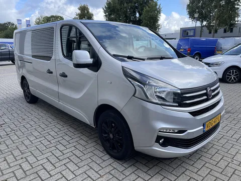 Fiat Talento 1.6 MJ 125pk EcoJet L2H1 luxe DC 5 persoons SX / vaste prijs rijklaar € 17.950 ex btw / lease vanaf € 302 / zilver metallic / euro 6 / bpm vrij / airco / cruise / navi / trekhaak !
