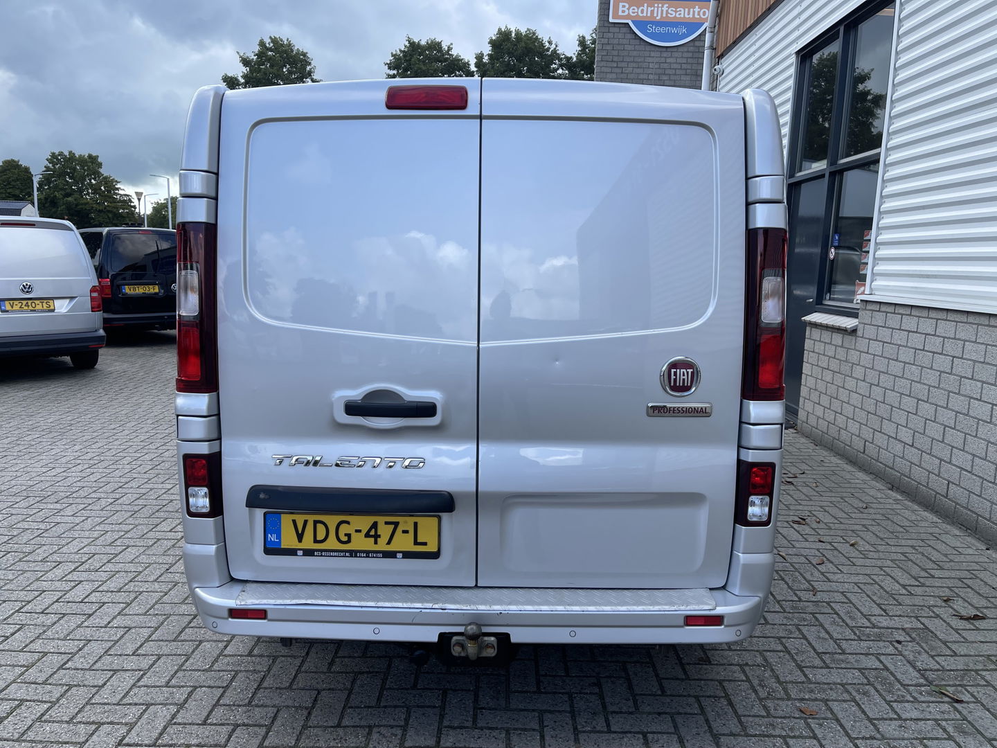 Fiat Talento 1.6 MJ 125pk EcoJet L2H1 luxe DC 5 persoons SX / vaste prijs rijklaar € 17.950 ex btw / lease vanaf € 302 / zilver metallic / euro 6 / bpm vrij / airco / cruise / navi / trekhaak !