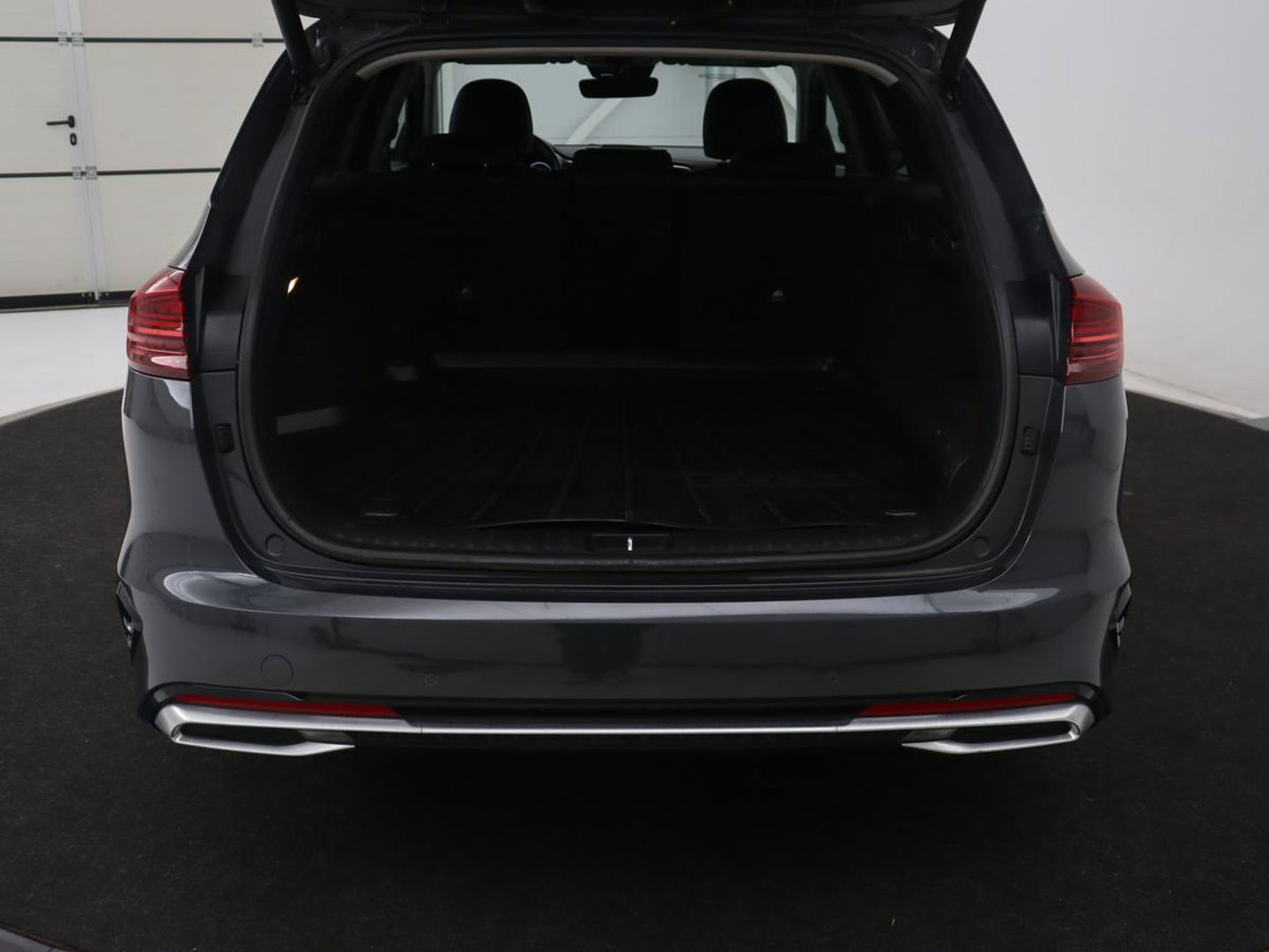 Kia Ceed Sportswagon 1.6 GDI PHEV ExecutiveLine | Automaat | Camera | Cruise control | Climate control | LMV 17 inch | LED | Stuurverwarming | Stoelverwarming | Lane assist | Navigatie
