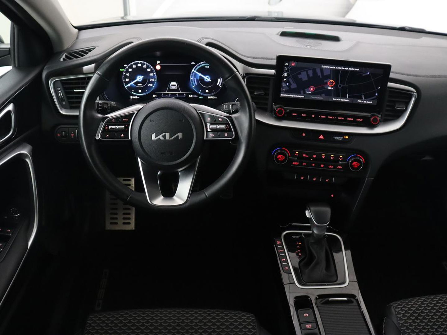 Kia Ceed Sportswagon 1.6 GDI PHEV ExecutiveLine | Automaat | Camera | Cruise control | Climate control | LMV 17 inch | LED | Stuurverwarming | Stoelverwarming | Lane assist | Navigatie