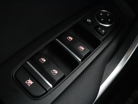 Kia Ceed Sportswagon 1.6 GDI PHEV ExecutiveLine | Automaat | Camera | Cruise control | Climate control | LMV 17 inch | LED | Stuurverwarming | Stoelverwarming | Lane assist | Navigatie