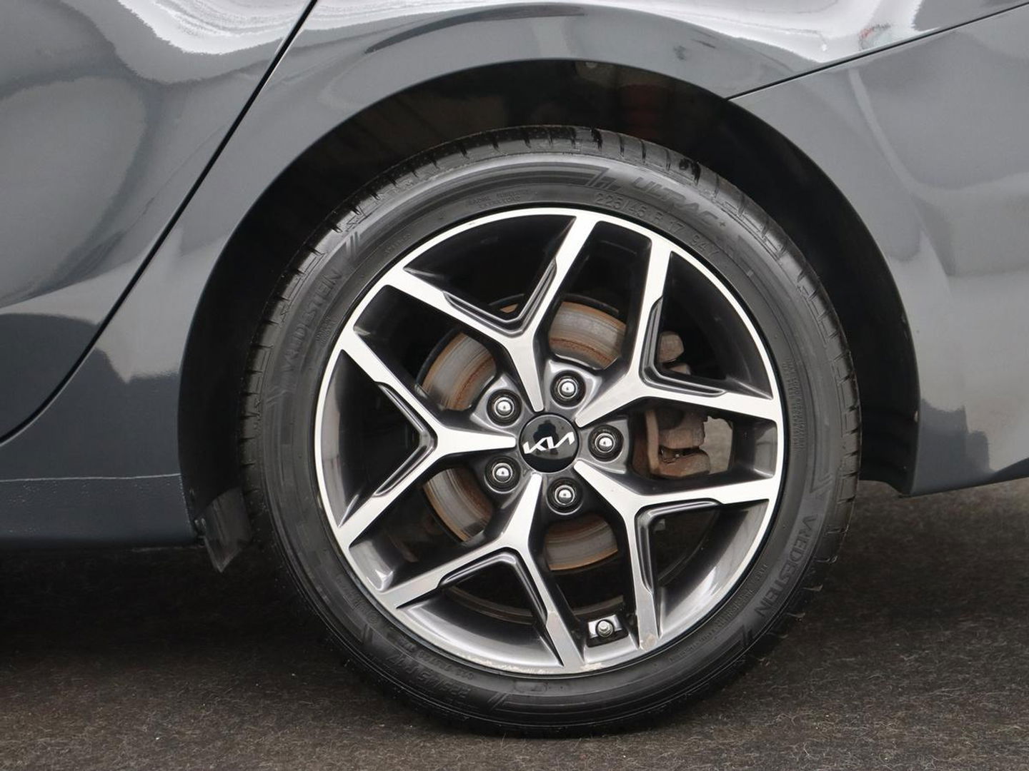 Kia Ceed Sportswagon 1.6 GDI PHEV ExecutiveLine | Automaat | Camera | Cruise control | Climate control | LMV 17 inch | LED | Stuurverwarming | Stoelverwarming | Lane assist | Navigatie