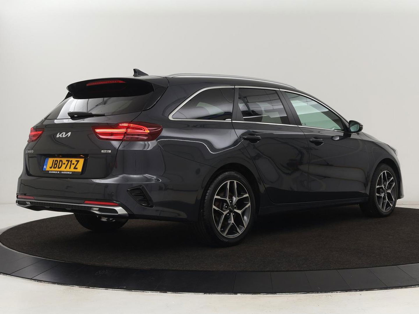 Kia Ceed Sportswagon 1.6 GDI PHEV ExecutiveLine | Automaat | Camera | Cruise control | Climate control | LMV 17 inch | LED | Stuurverwarming | Stoelverwarming | Lane assist | Navigatie