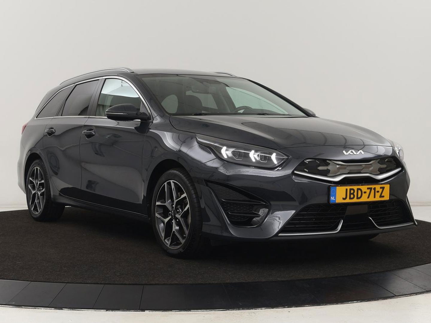 Kia Ceed Sportswagon 1.6 GDI PHEV ExecutiveLine | Automaat | Camera | Cruise control | Climate control | LMV 17 inch | LED | Stuurverwarming | Stoelverwarming | Lane assist | Navigatie