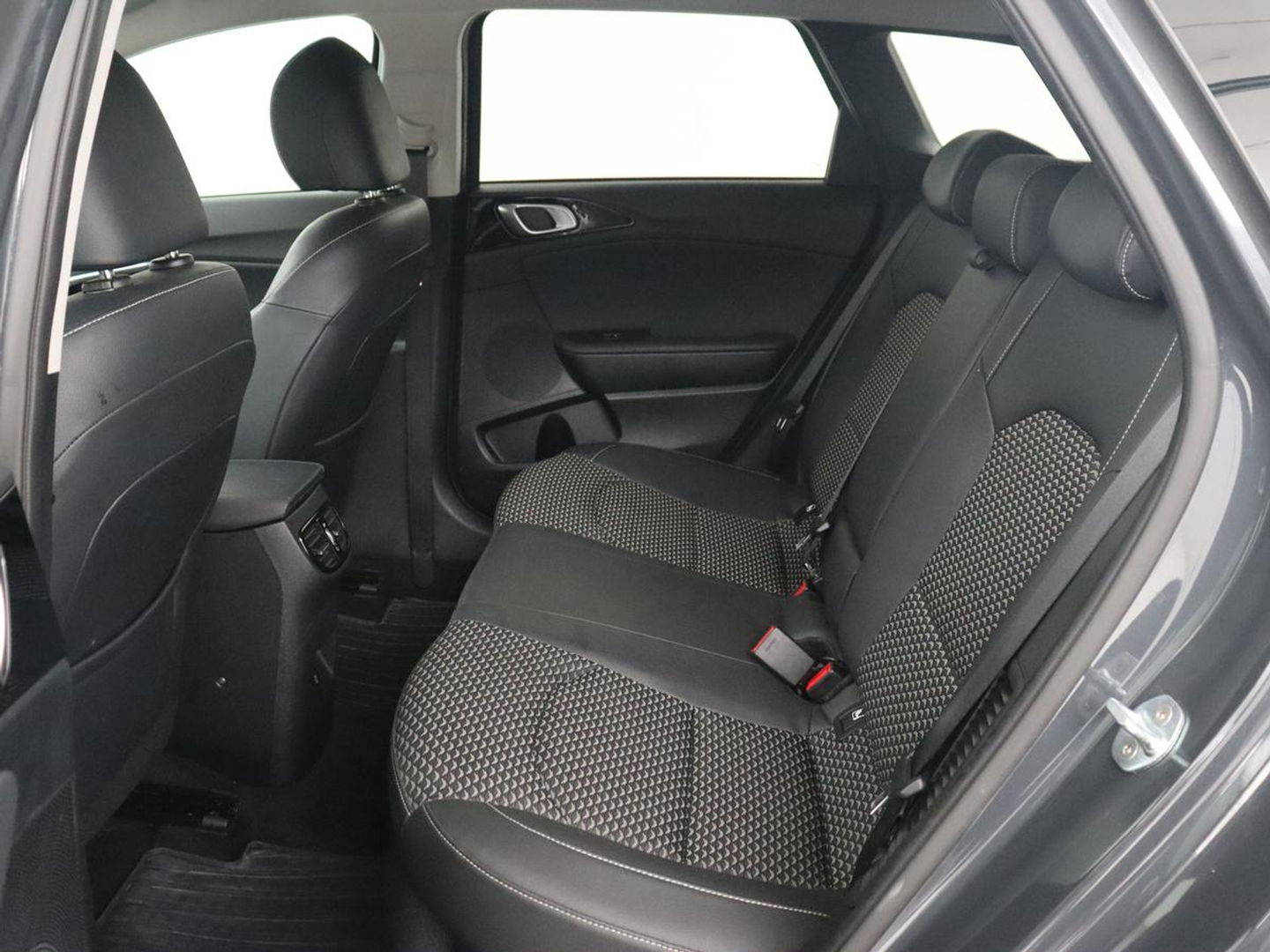 Kia Ceed Sportswagon 1.6 GDI PHEV ExecutiveLine | Automaat | Camera | Cruise control | Climate control | LMV 17 inch | LED | Stuurverwarming | Stoelverwarming | Lane assist | Navigatie