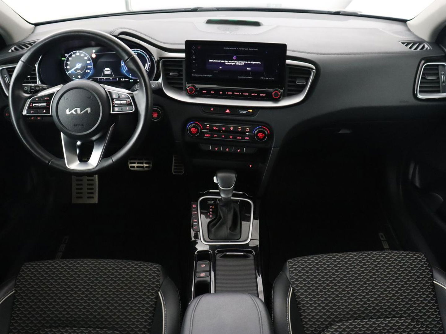 Kia Ceed Sportswagon 1.6 GDI PHEV ExecutiveLine | Automaat | Camera | Cruise control | Climate control | LMV 17 inch | LED | Stuurverwarming | Stoelverwarming | Lane assist | Navigatie