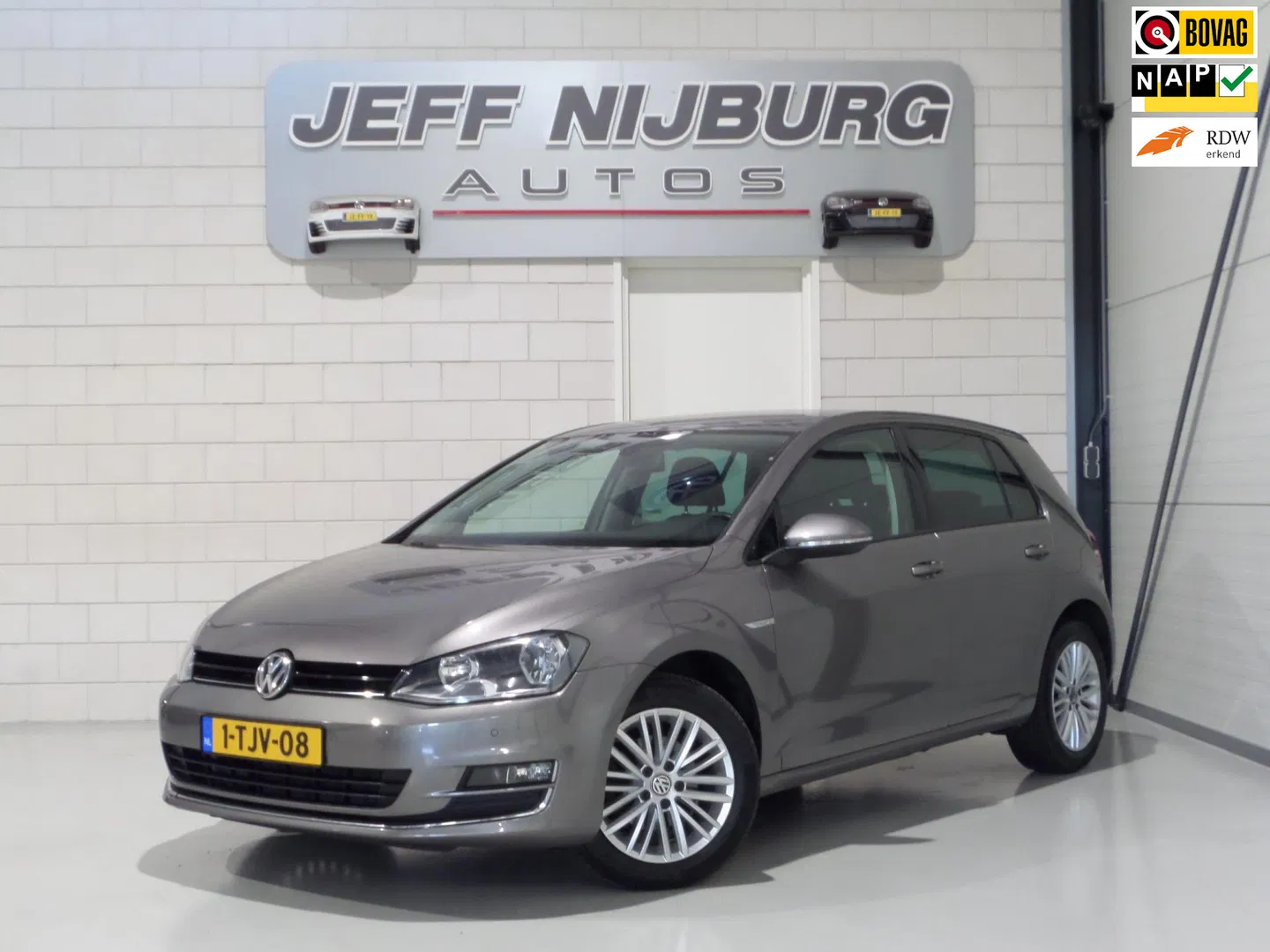 Volkswagen Golf 1.2 TSI Highline CUP Edition "Origineel NL!" Navigatie Bluetooth Parkeersens, van 2e eigenaar in uniek mooie staat