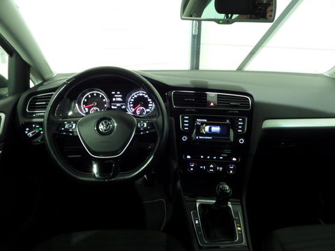Volkswagen Golf 1.2 TSI Highline CUP Edition "Origineel NL!" Navigatie Bluetooth Parkeersens, van 2e eigenaar in uniek mooie staat