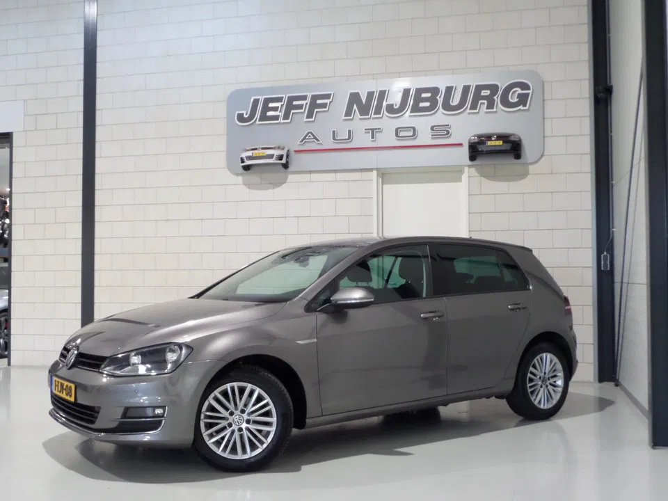 Volkswagen Golf 1.2 TSI Highline CUP Edition "Origineel NL!" Navigatie Bluetooth Parkeersens, van 2e eigenaar in uniek mooie staat
