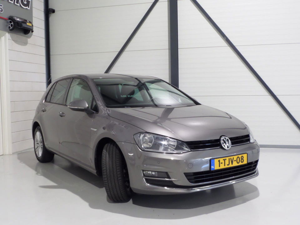 Volkswagen Golf 1.2 TSI Highline CUP Edition "Origineel NL!" Navigatie Bluetooth Parkeersens, van 2e eigenaar in uniek mooie staat